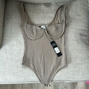 RIBBED BODYSUIT FROM FASHION NOVA